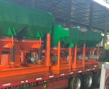 大型的篩上排礦JT2-3跳汰機發(fā)貨到江西